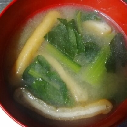 お味噌汁に小松菜、合うんですね〜！とっても美味しかったです★大根は切らしていて、大根なしです>.<。美味しいレシピ、ありがとうございました！